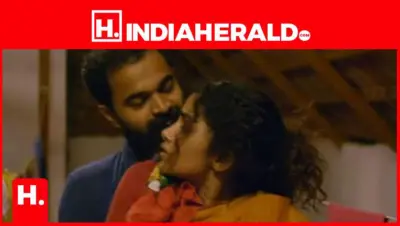 అనుపమ అర్ధరాత్రి స్వతంత్రం కావాలంటే.. వీళ్లు విరగబడి చూసేస్తున్నారు..?