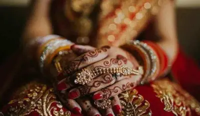 అప్పగింతల్లో విషాదం.. అతిగా ఏడుస్తూ చనిపోయిన పెళ్లి కూతురు