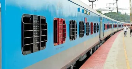 വേണാട് എക്സ്പ്രസ് ട്രെയിനിന്റെ എഞ്ചിന് വേര്പെട്ടു