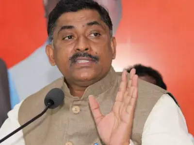 టీఆర్ఎస్ కు ప్రత్యామ్నాయ పార్టీ బీజేపీ మాత్రమే.