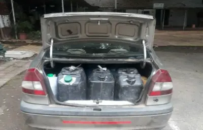 अलिशान मोटारीतून दारु वाहतूक करणाऱ्या दोघांना अटक