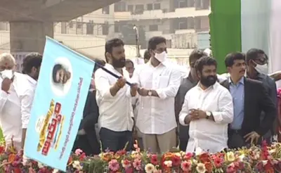 రేషన్ డోర్ డెలివరీ వాహనాలను ప్రారంభించన సీఎం వైఎస్ జగన్ !