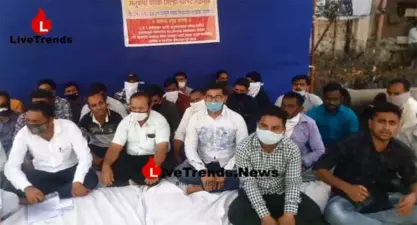 अनुकंपधारकांचे जिल्हा परिषदेसमोर बेमुदत साखळी उपोषण ! (व्हिडीओ)