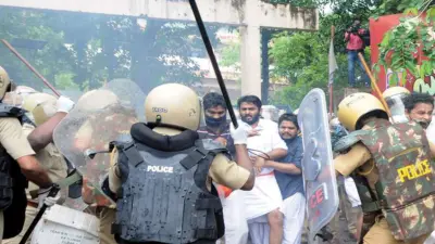 യുവമോര്ച്ച മാര്ച്ചിന് നേരെ പോലീസ് നരനായാട്ട്
