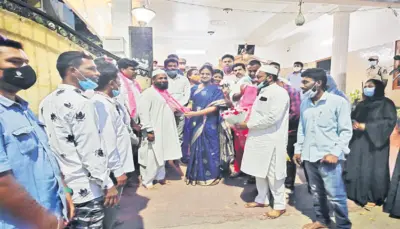 సంక్షేమ పథకాలకు ఆకర్షితులై ..