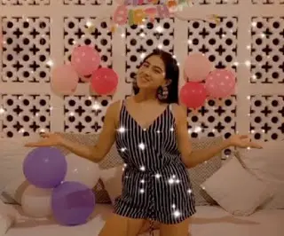 সারা আলি খানের রঙিন ২৫ তম জন্মদিনের ছবি