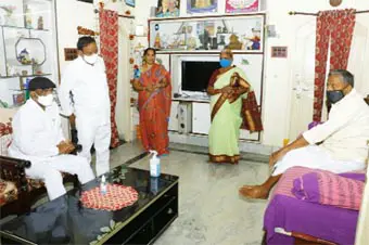 ఎంపీ నామ ఓదార్పు