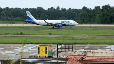 യാത്രക്കാരന് നെഞ്ചുവേദന: ലക്നൗവിലേക്ക് വരികയായിരുന്ന ഇന്ഡിഗോ എയര്ലൈന്സിന് പാകിസ്ഥാനില് അടിയന്തര ലാന്ഡിംഗ്