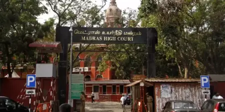 கொலை வழக்கில் வேறு நீதிமன்றத்தில் சரணடைவது செல்லாது - ஐகோர்ட்