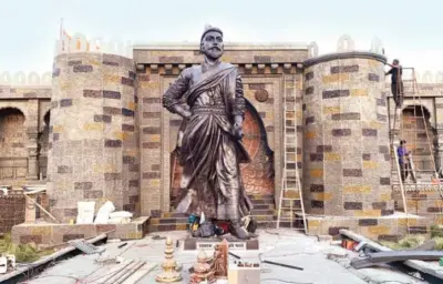 विमानतळावर किल्ले शिवनेरी