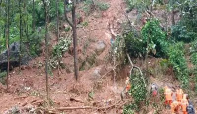കൊക്കയാറില് മൂന്ന് മൃതദേഹം കൂടി കണ്ടെത്തി; നാലുപേരെ കൂടി കണ്ടെത്തണം