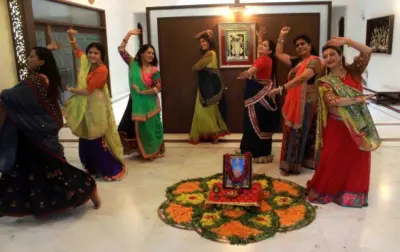 ઘરમાં જ ગરબા