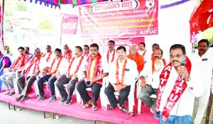 'వేతనాలు పెంచకపోతే తిరుగుబాటు తప్పదు'