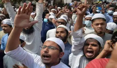 हिंदू मंदिराची तोडफोड केल्याप्रकरणी चौघांना अटक