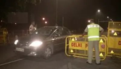 ఢిల్లీలో పోలీసుల తనిఖీలు...