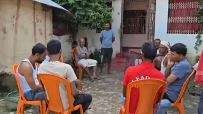নেপাল বিপর্যয় কেড়েছে বুকের ধনকে, খড়ের তৈরি ছেলের প্রতীকী শরীরে মুখাগ্নি 'হতভাগ্য' বাবার