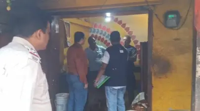 খাবারের মান ও স্বাস্থ্যবিধি যাচাই, চন্দ্রকোনারোডে হোটেল-রেস্তোরাঁয় খাদ্য দপ্তরের অভিযান।