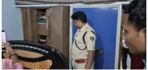 ଲୁଗା ବ୍ୟବସାୟୀ ଙ୍କ ଘରୁ ଲକ୍ଷାଧିକ ଟଙ୍କା ର ସୁନା ଗହଣା ଚୋରି