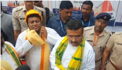 বালুরঘাটে বুলডোজারে চেপে দুলক্ষ বোতল নিষিদ্ধ কাফ সিরাপ নষ্ট করলেন মুখ্যমন্ত্রী