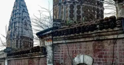മതപാഠശാലയ്ക്കായി സ്ഥലം കൈയേറി; പാകിസ്താനില് 125 വര്ഷം പഴക്കമുള്ള ഹിന്ദു ക്ഷേത്രം പൊളിച്ചു!'; കനത്ത മഴയെന്ന ന്യായീകരണവുമായി സര്ക്കാര്