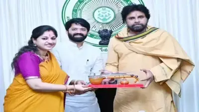 జనసేన పార్టీలో చేరిన సింగర్ శ్రీలలిత భర్త సీతారామ్