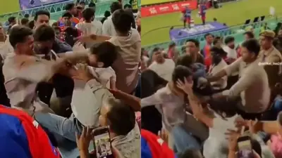 IPL 2026: इकाना स्टेडियम बना 'जंग का मैदान', लखनऊ-दिल्ली मैच में दर्शकों के बीच जमकर चले लात-घूंसे