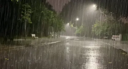 കേരളത്തില് അടുത്ത 3 ദിവസം അതീവ ജാഗ്രത; 12 ജില്ലകളില് ഓറഞ്ച് അലര്ട്ട്, 10 ജില്ലകളിലെ സ്കൂളുകള്ക്ക് ഇന്ന് അവധി