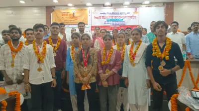 Gonda Education News: गोण्डा के 14 मेधावियों का हुआ सम्मान, जनप्रतिनिधियों और अधिकारियों ने बढ़ाया उत्साह