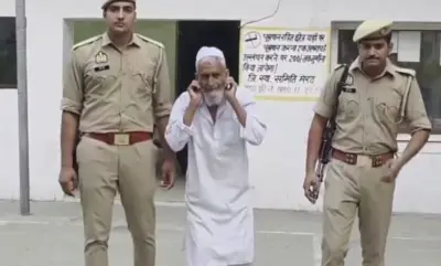 عیدگاہ کے باہر دیا گیا بیان بنا مصیبت - 70 سالہ شخص گرفتار ؛ کان پکڑ کر مانگی معافی