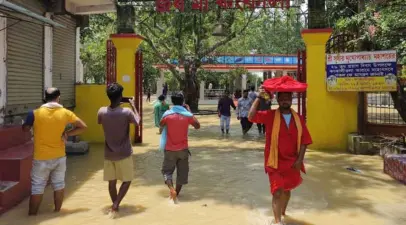 কোপাই নদীর জল বাড়তেই জলের তলায় কঙ্কালীতলা মন্দির চত্বর! কোথায় হচ্ছে মা পুজো?