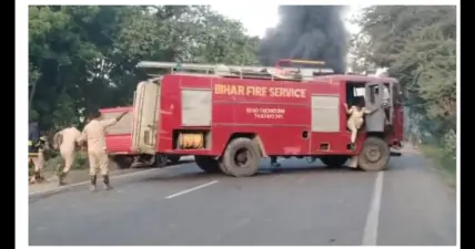 भागलपुर में भीषण सड़क हादसा : ट्रक और मिनी ट्रक में टक्कर के बाद लगी आग, चालक गंभीर रुप से घायल, फायर ब्रिगेड की टीम आग बुझाने में जुटी
