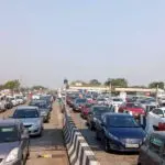 पुणे मुंबई एक्सप्रेस हायवे वर १८ तास वाहतूक ठप्प