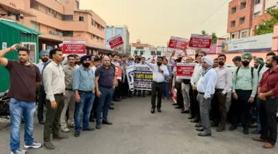 Bank unions protest over PLI, 5-day banking