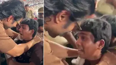 అభిమాని కన్నీళ్లు చూసి చలించిన విజయ్ దేవరకొండ..'నేనున్నా' అంటూ భరోసా