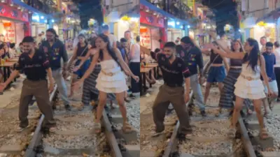 Viral Video : ஏன் எங்கு சென்றாலும் நடனமாடுகிறீர்கள்.. மீண்டும் வைரல் வீடியோவால் வெடித்த சர்ச்சை!