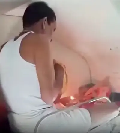 चालत्या ट्रेनच्या बर्थवर दिवा लावून पूजा करणाऱ्या प्रवाशावर मध्य रेल्वेची कारवाई; गुन्हा दाखल