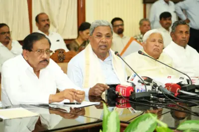 ರಾಜೀನಾಮೆಗೂ ಮುನ್ನವೇ ಆಡಳಿತ ಯಂತ್ರಕ್ಕೆ ಮೇಜರ್ ಸರ್ಜರಿ: ಸಿದ್ದರಾಮಯ್ಯ ಆಪ್ತ ಅಧಿಕಾರಿಗಳ ದಿಢೀರ್ ಸ್ಥಾನಪಲ್ಲಟ!