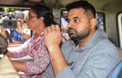 ప్రజ్వల్ రేవణ్ణ ఫోన్ లో బ్లూ ఫిలిమ్ లు..