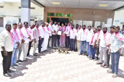 కుక్కలు, కోతుల సమస్యలను నివారించాలని మున్సిపల్ కమిషనర్ కి వినతి