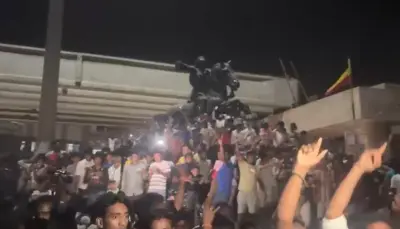 ಚೆನ್ನಮ್ಮ ವೃತ್ತದಲ್ಲಿ ಅಭಿಮಾನಿಗಳ ಸಮುದ್ರ: ಪಟಾಕಿ, ಡಿಜೆ, ಡ್ಯಾನ್ಸ್ ಸಂಭ್ರಮ