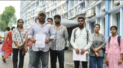 নোটিস ছাড়াই ছাঁটাইয়ের অভিযোগ, মালদায় কৃষি দপ্তরের কর্মীদের বিক্ষোভ।