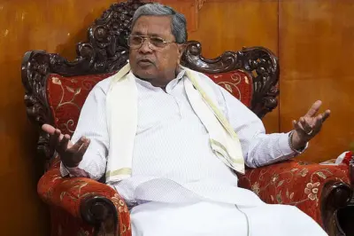 കര്ണാടക മുഖ്യമന്ത്രി സിദ്ധരാമയ്യ രാജിവെച്ചു; രാജി സമര്പ്പിച്ചത് ലോക്ഭവനില്