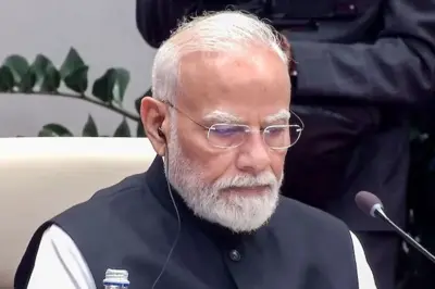শাহবাজের সামনেই পাকিস্তানকে 'দ্বিচারিতা'র তোপ মোদির! জঙ্গি ইস্যুতে কী বললেন?