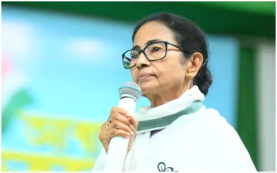 'ঠাকুমার চিকিৎসাও করোনি, আমরাই করিয়েছি', নাম না-করে শান্তনু ঠাকুরকে নিশানা মমতার