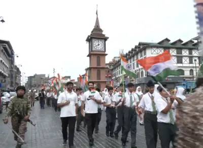 श्रीनगरच्या लाल चौकात तिरंगा रॅली; विद्यार्थ्यांनी दिला देशभक्तीचा संदेश