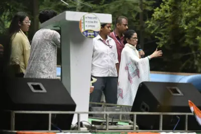 কালীঘাটে প্রতিদিন রাতে বহিরাগত ও মাতালদের পাঠানো হচ্ছে!