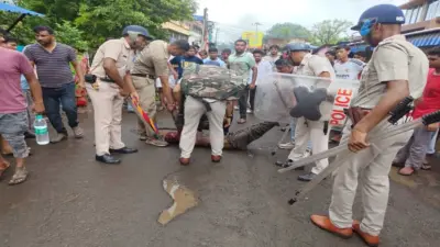 একই ঘটনায় পুলিশের ৩টি পৃথক মামলা! নাবালিকা খুনের পাশাপাশি গণপিটুনি ও পুলিশে হামলার দায়ে কড়া আইনি পদক্ষেপ বারুইপুরে!