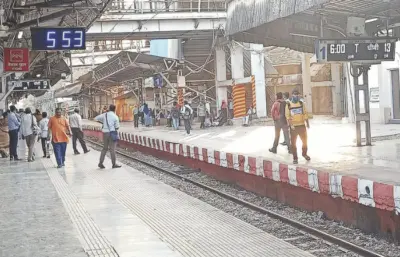 रूळ ओलांडणाऱ्यांवर रेल्वे पोलिसांचा वॉच, मुंबईतील 38 'हॉटस्पॉट्स'वर कडक पाळत ठेवणार