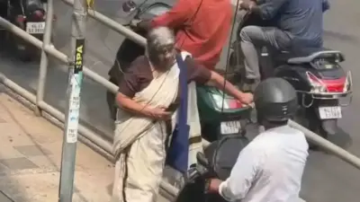 Kerala: ఫుట్పాత్ మీదకు బండేసుకొచ్చిన వ్యక్తికి బామ్మ గుణపాఠం