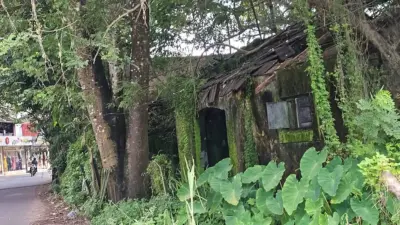 പാപ്പിനിശ്ശേരിയില് അപകടം കാത്ത് റെയില്വേ ക്വാര്ട്ടേഴ്സുകള്